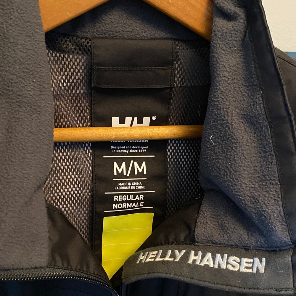 Helly Hansen Formula 1 (F1) 2022 Jacket with Honda Racing accents - Picture 2 of 16